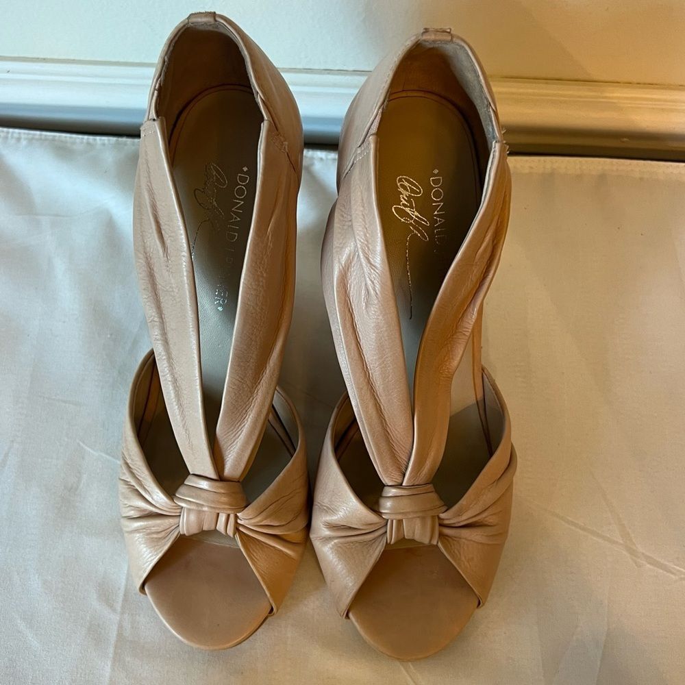 Donald J Pliner Womens Size
8 M Beige Wedge Sandals
Becca Leather High Heels - Picture 6 of 13
